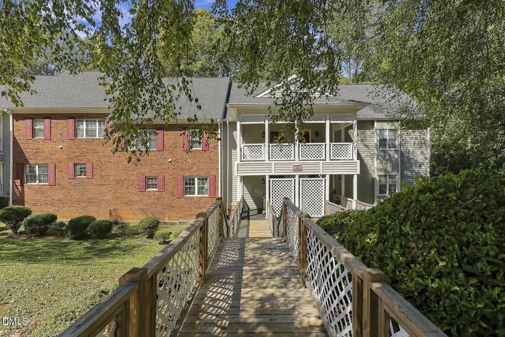 407 Gooseneck Drive B5, Cary