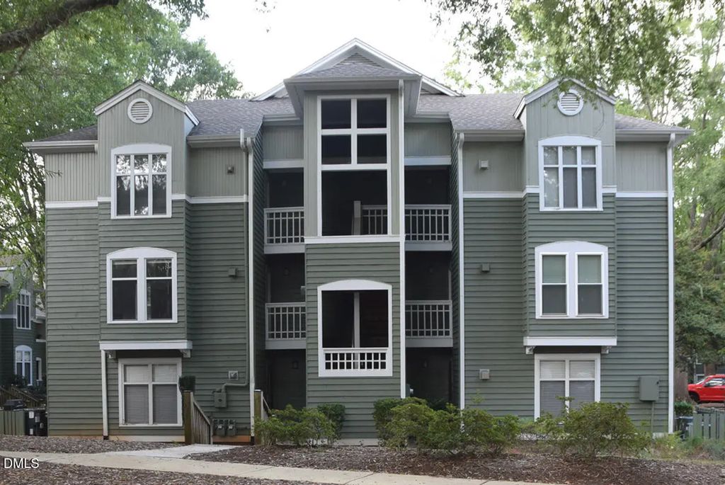 1221 Westview Lane 301, Raleigh