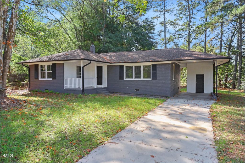 1726 Wayne Lane, Fayetteville