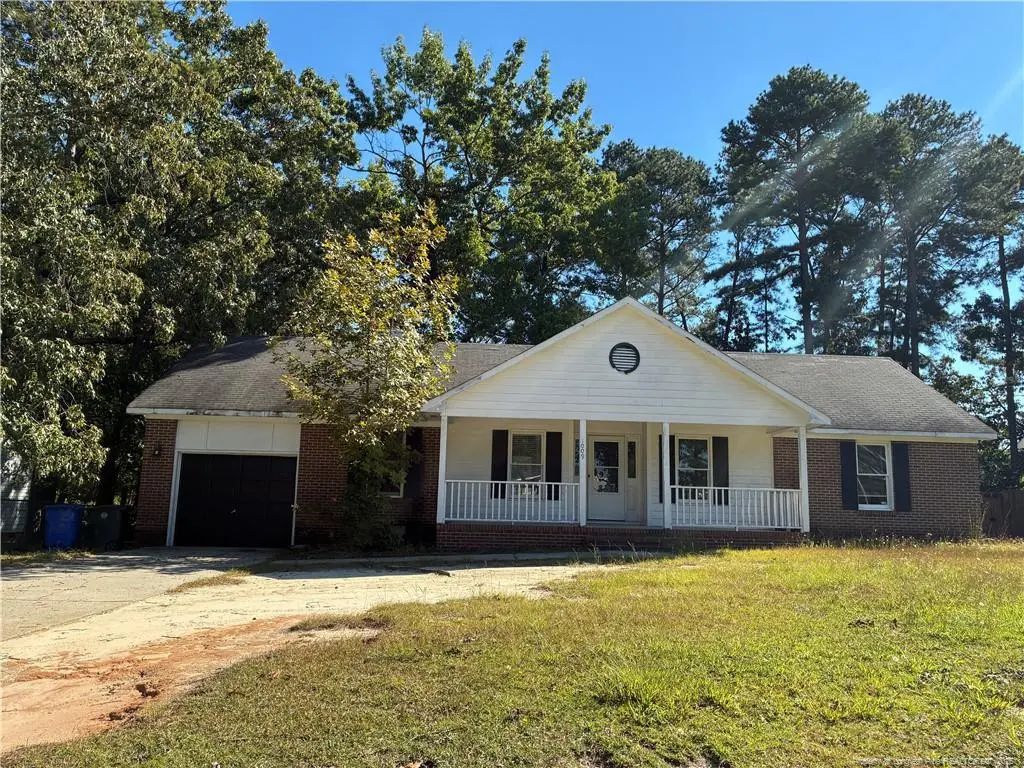 1009 Rim Road, Fayetteville