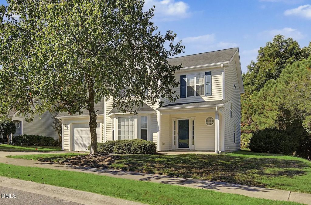 433 Holly Thorn Trace, Holly Springs