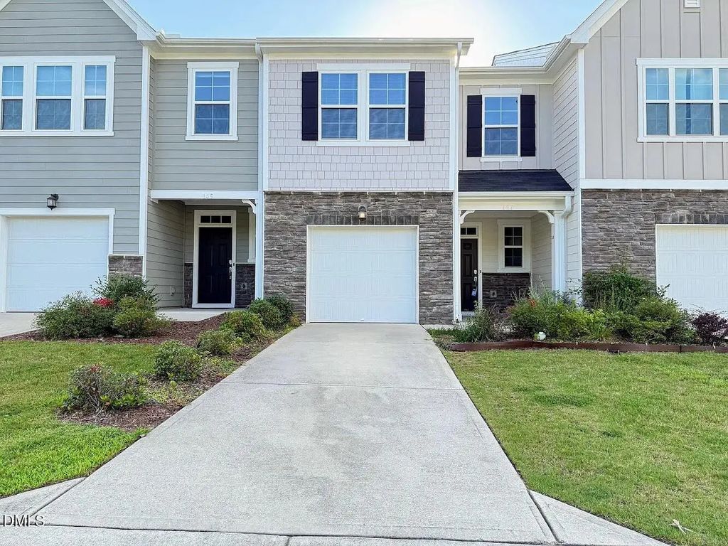 147 Hunston Drive, Holly Springs