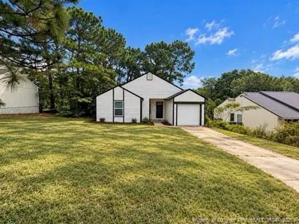 1783 Arrow Ridge Way, Fayetteville