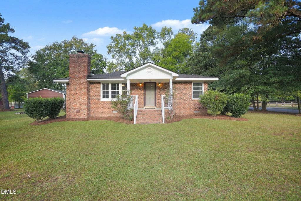 211 Burton Avenue, Dunn