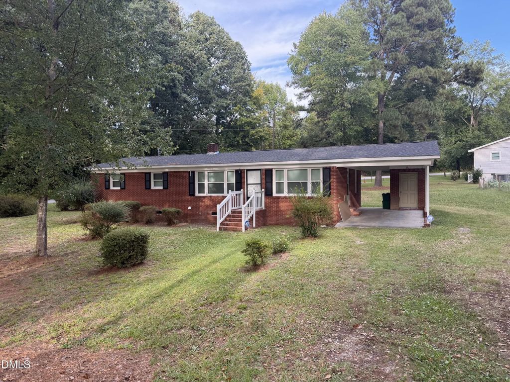 715 E River Road, Louisburg