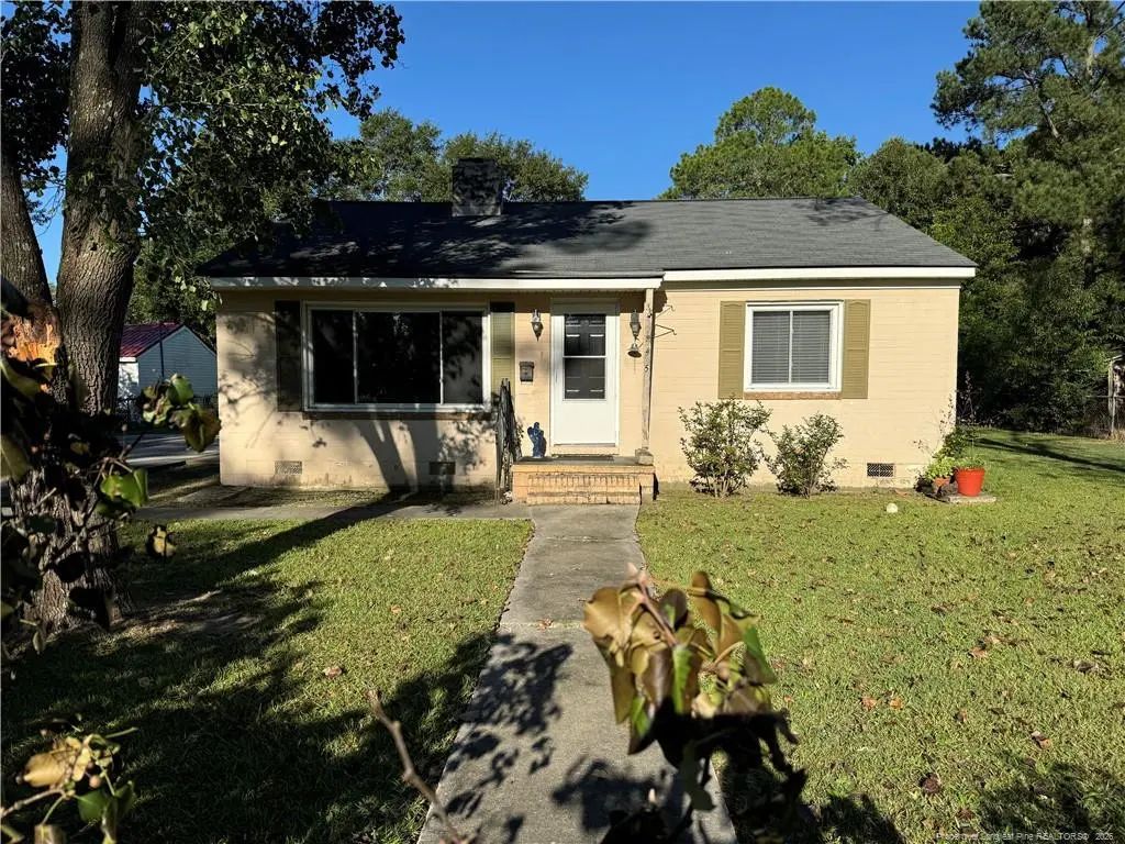 405 N Dickson Street, Raeford