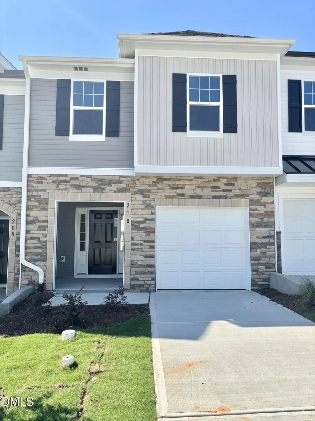 210 Carnaby 136, Franklinton