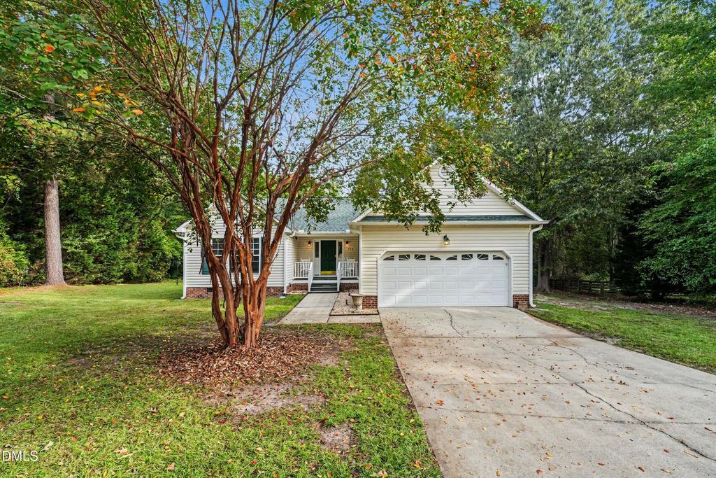 115 Lakeview Court, Garner