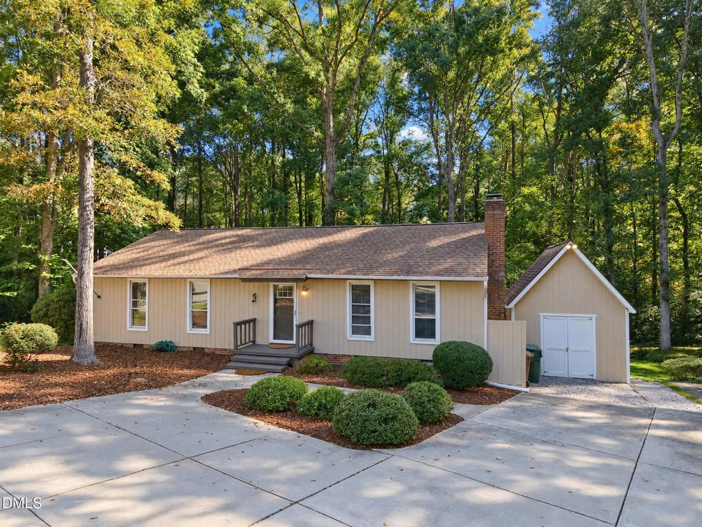 1219 Maybole Court, Cary