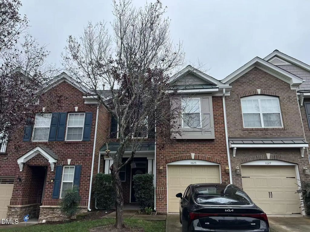 1025 Remington Oaks Circle, Cary
