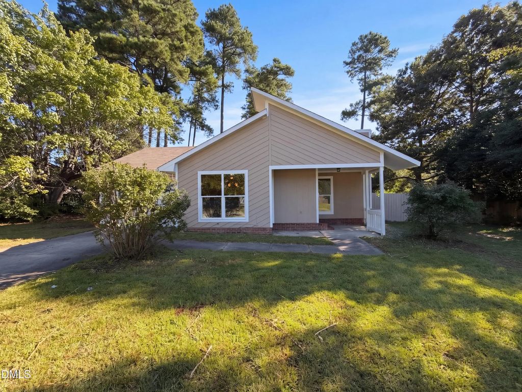 943 Rim Road, Fayetteville