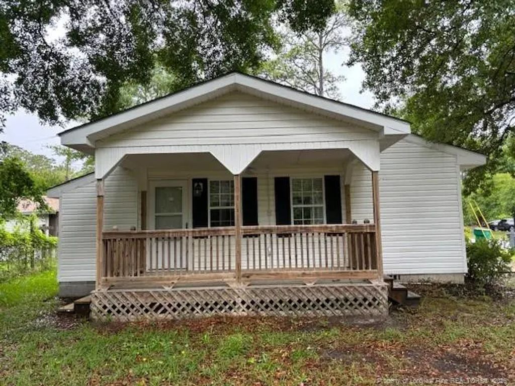 902 E 13th Street, Lumberton