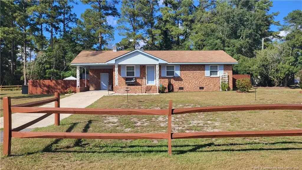 102 W Mcleod Street, Maxton