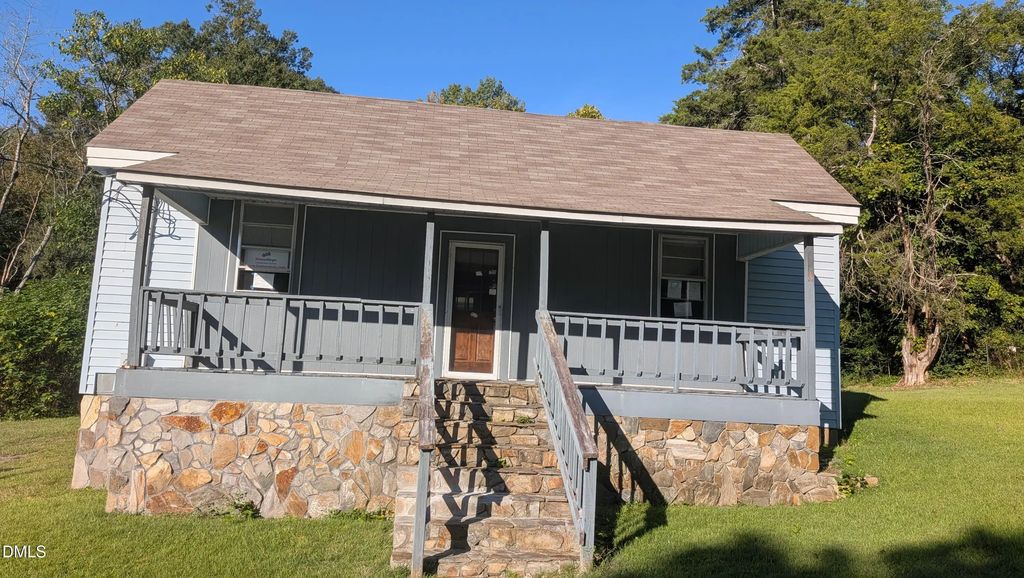 1217 Roberdel Road, Rockingham