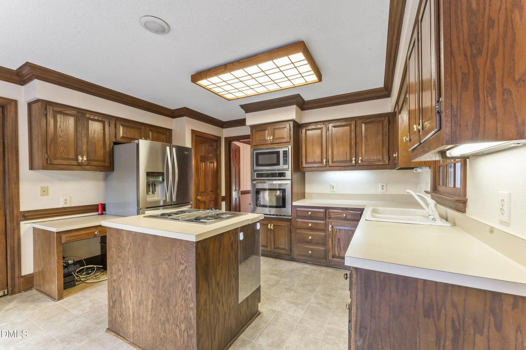 909 Willow Run South Drive, Raleigh