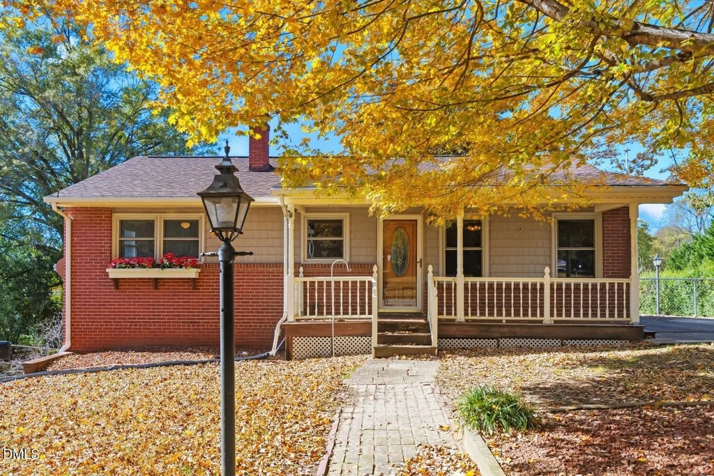 1323 Collins Drive, Burlington