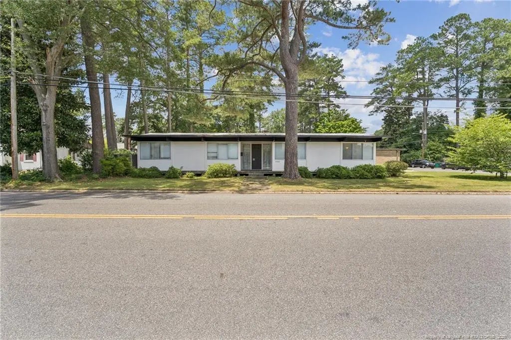 2205 N Elm Street, Lumberton