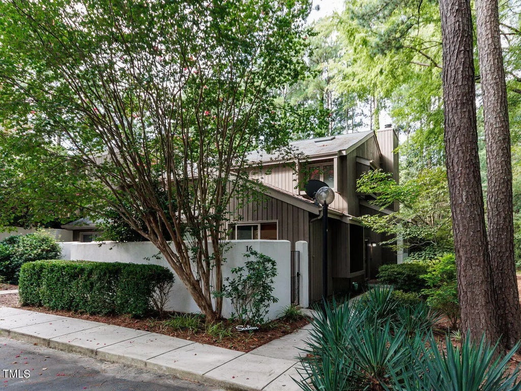 16 Dartford Court, Chapel Hill