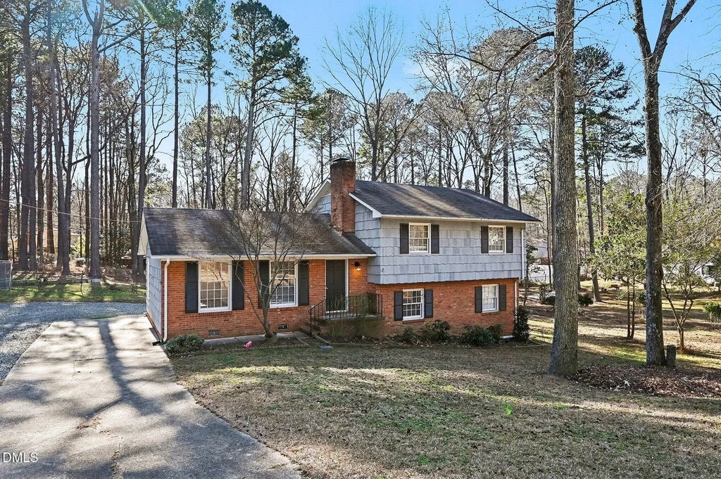1920 White Plains Road, Chapel Hill