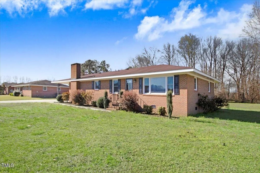 1676 Tommys Road, Goldsboro