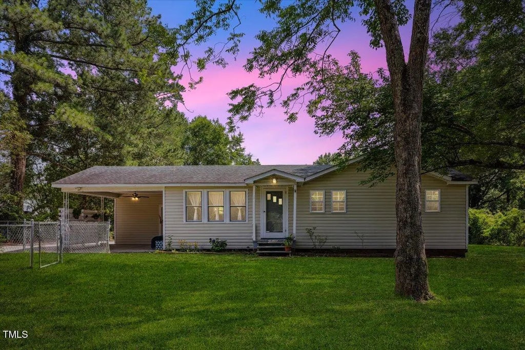 1031 Old Us 421, Lillington