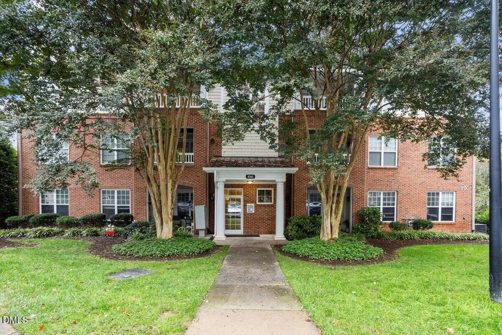 8241 Allyns Landing Way 301, Raleigh