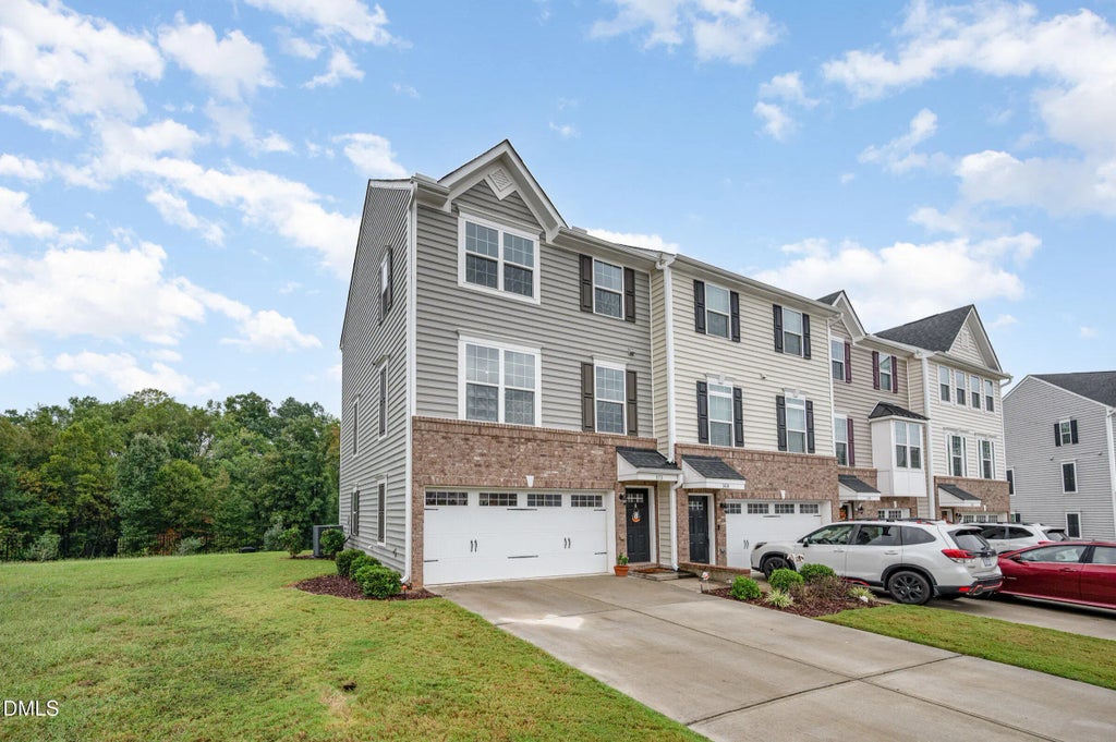 372 Amber Acorn Avenue, Raleigh