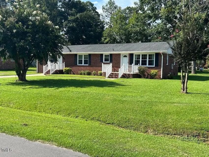 111 Colonial Drive, Clinton