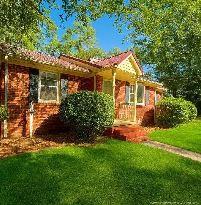 210 W Elwood Avenue, Raeford