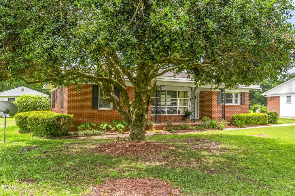 500 Rowan Road, Clinton