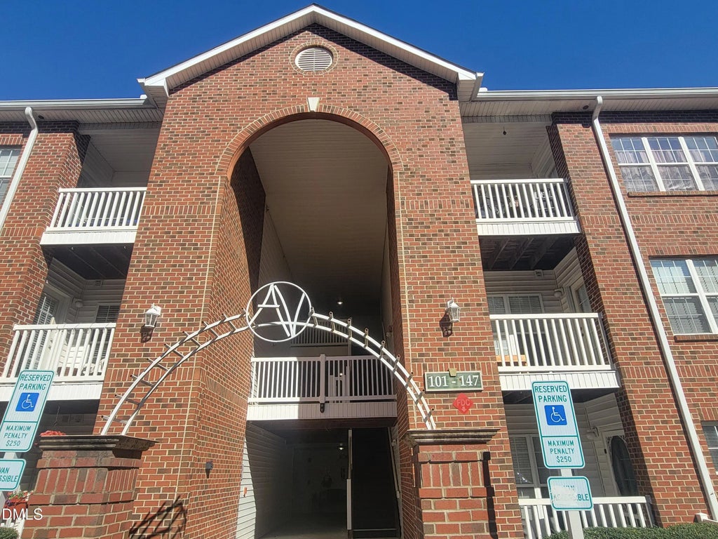 129 Sturbridge Drive, Clayton