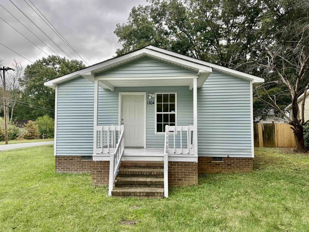 1304 Queen Ann Street, Burlington