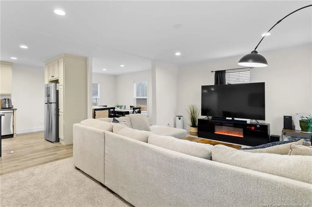 190 Pine Oak, Cameron