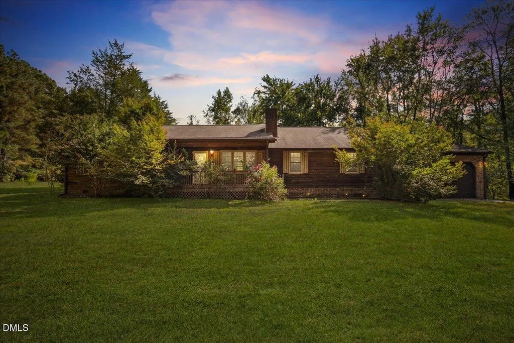 900 Jasper Street, Clinton