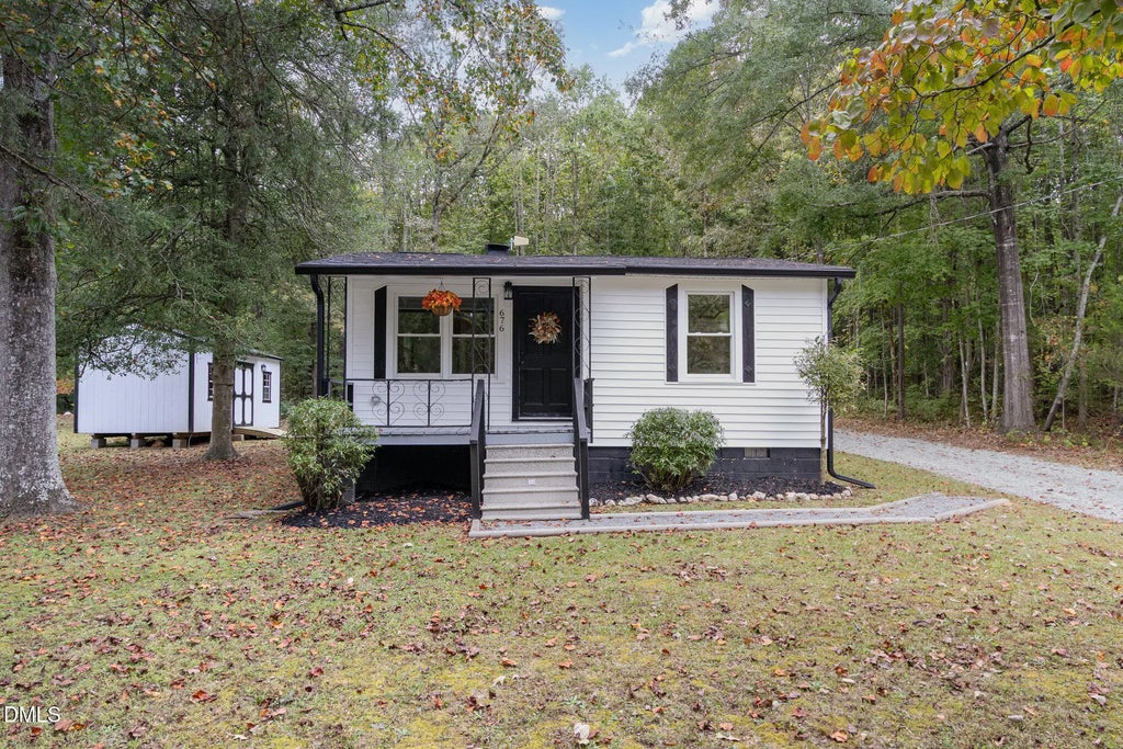 676 Roberts Chapel Church Road, Goldston