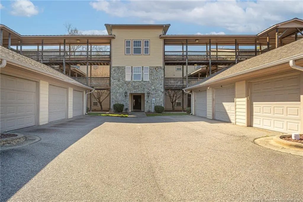 1611 Bluffside #105 Drive, Fayetteville