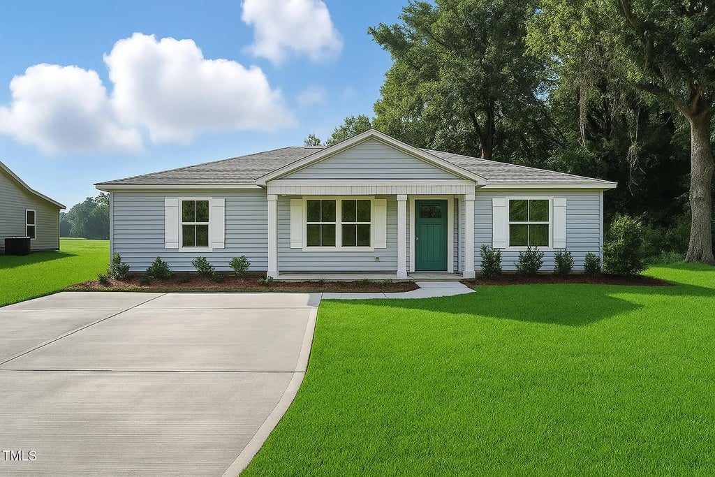 8670 Green Path Road, Dunn