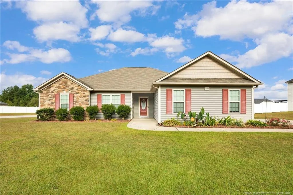 1093 Saint Johns Loop, Raeford