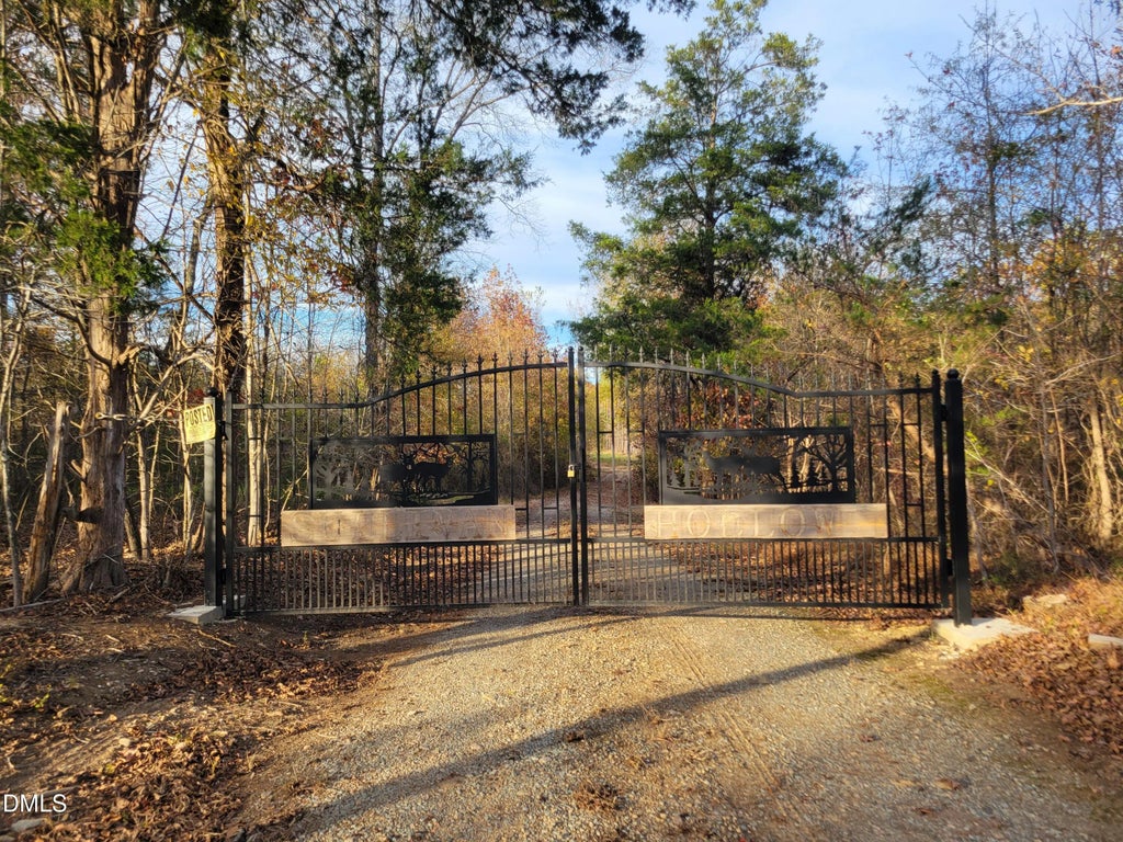 2081 Peed Road, Rougemont