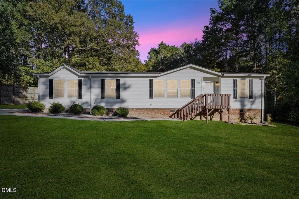 922 Humminfbird Road, Four Oaks