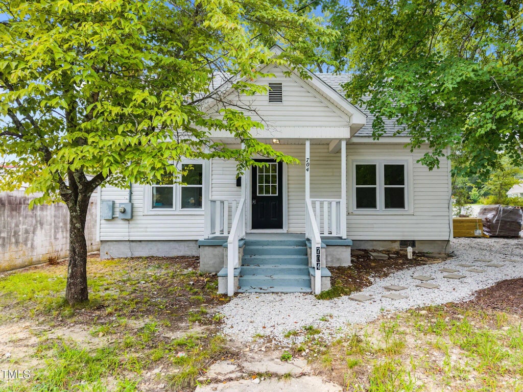 704 S Main Street, Louisburg