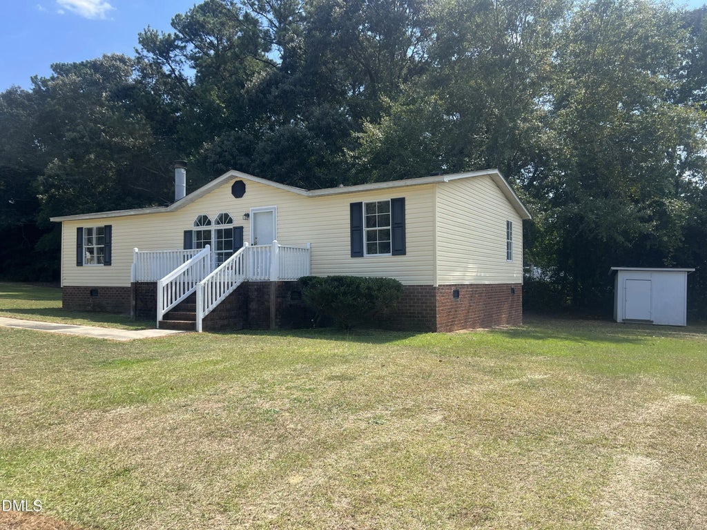 121 Ashe Street, Coats