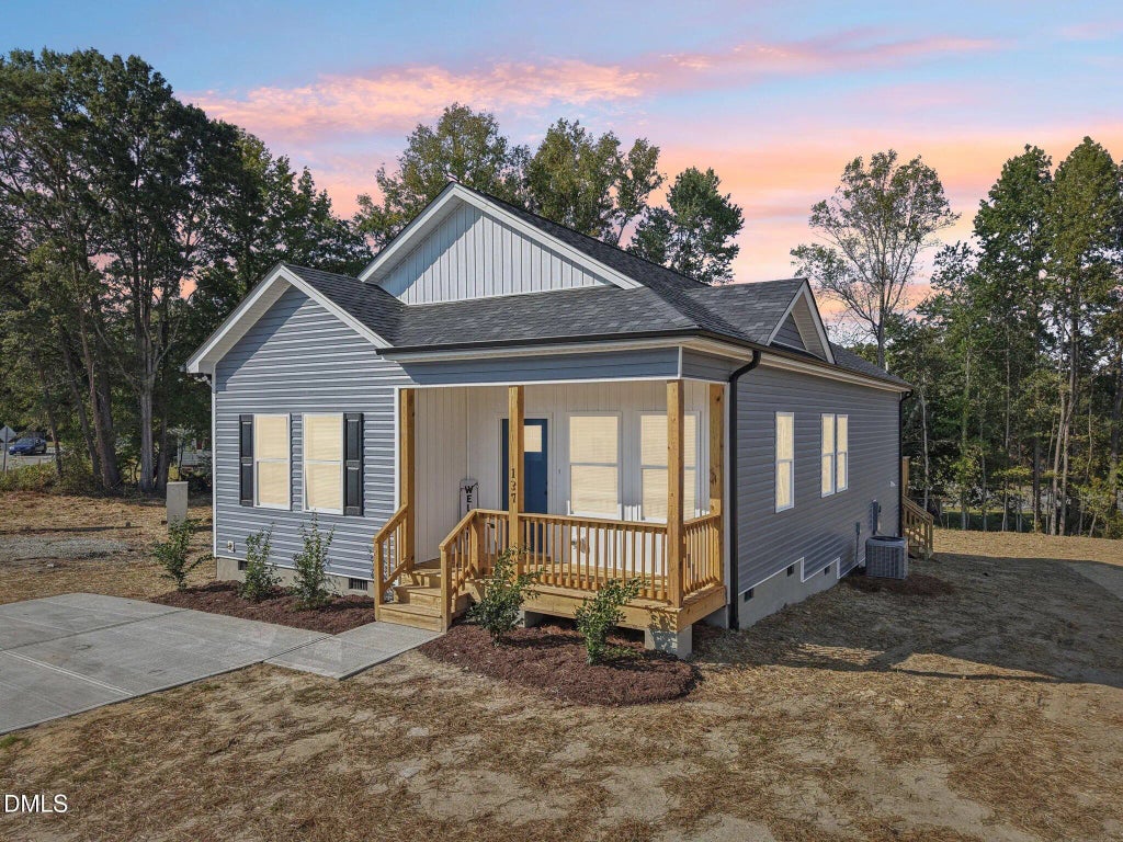 137 W Old Glencoe Road, Burlington