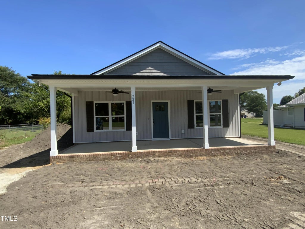 221 E Jackson Street, Coats