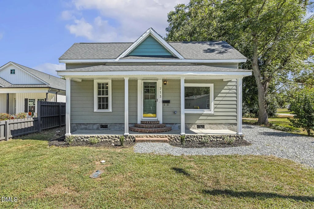 713 E Divine Street, Dunn