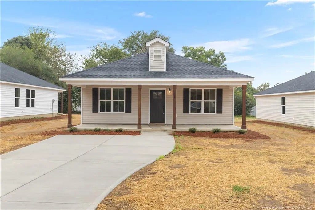 221 E Washington Street, Coats