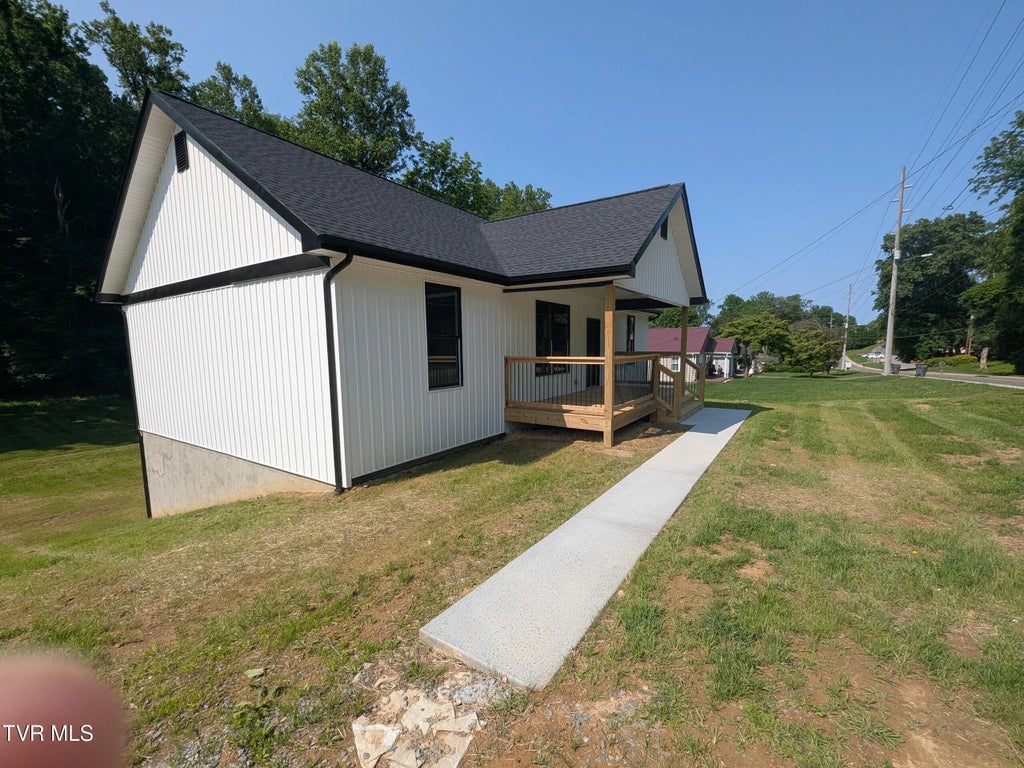 32 of 33 - 1430 East Cedar Street, Bristol, TENNESSEE