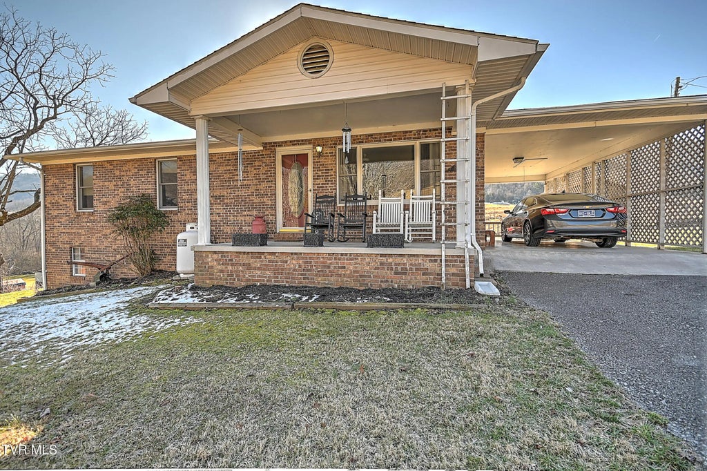 9867 Middle Wallens Creek Road, Jonesville