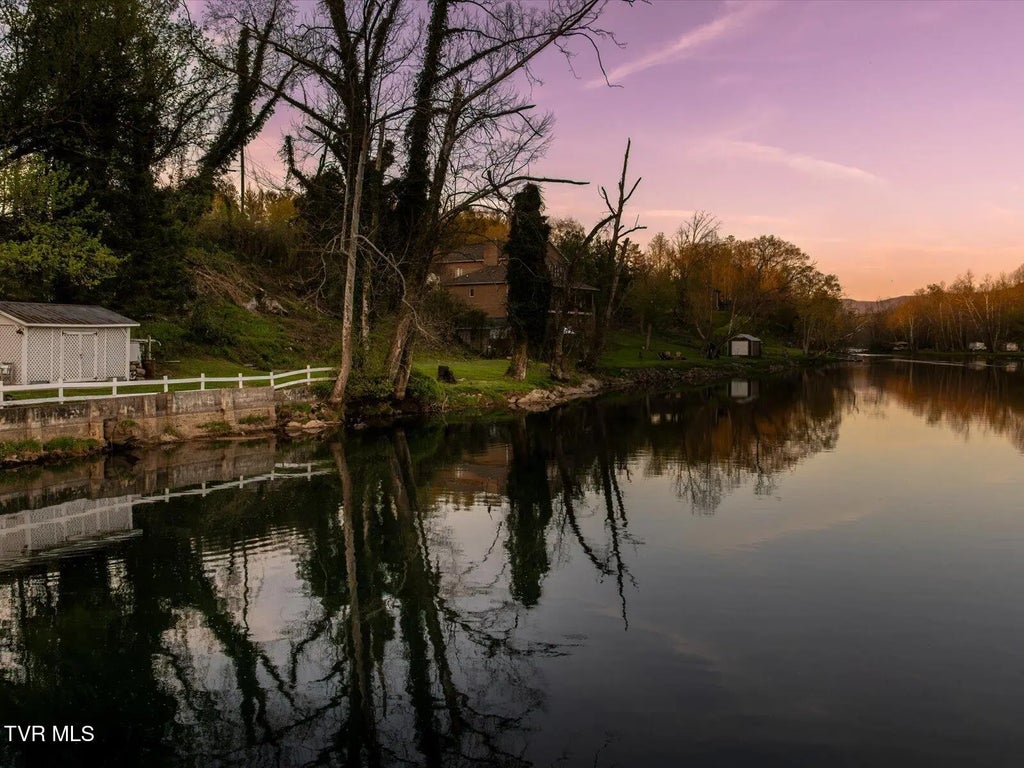 101 of 113 - 1910 Riverside Road, Bristol, TENNESSEE