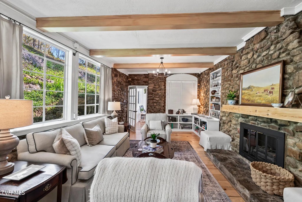 39 of 113 - 1910 Riverside Road, Bristol, TENNESSEE